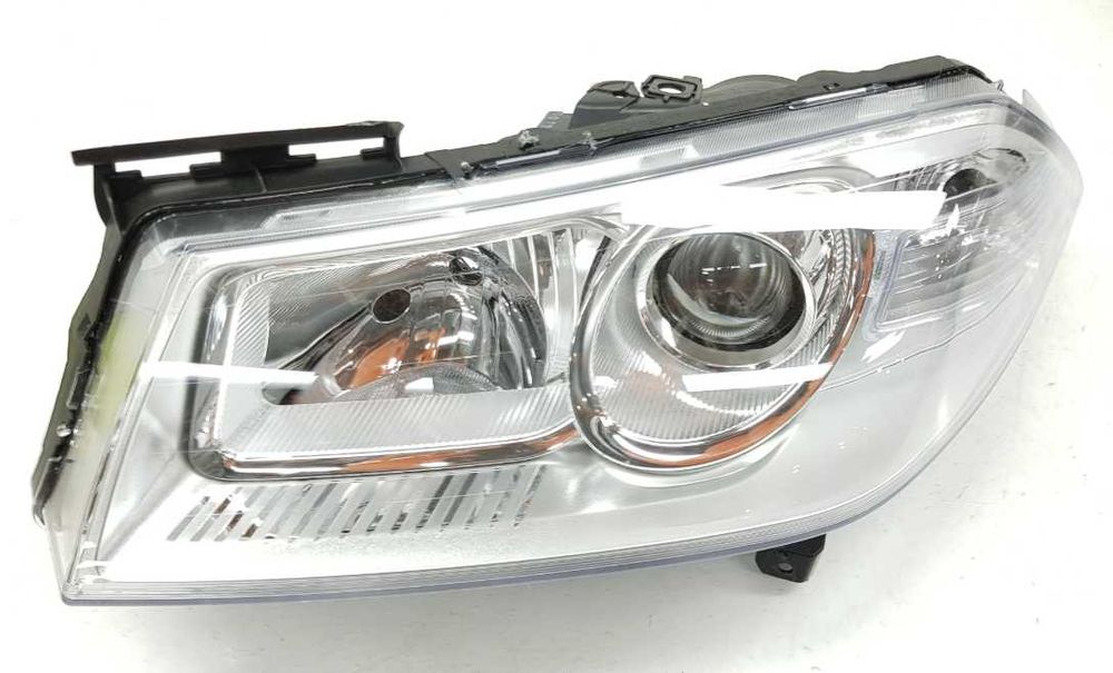 Otica "olho boi" Megane 2 (2006). Direita, lado condutor.