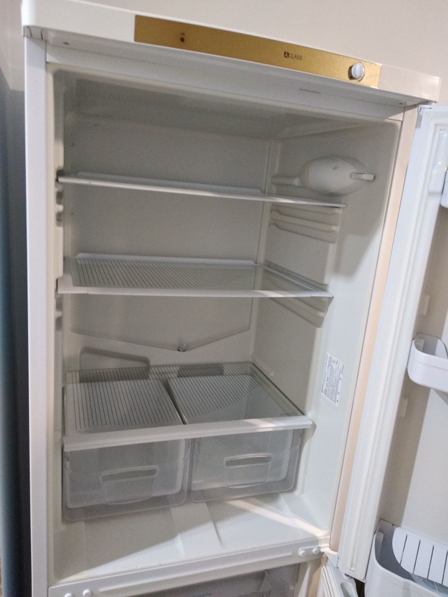 Холодильник INDESIT
