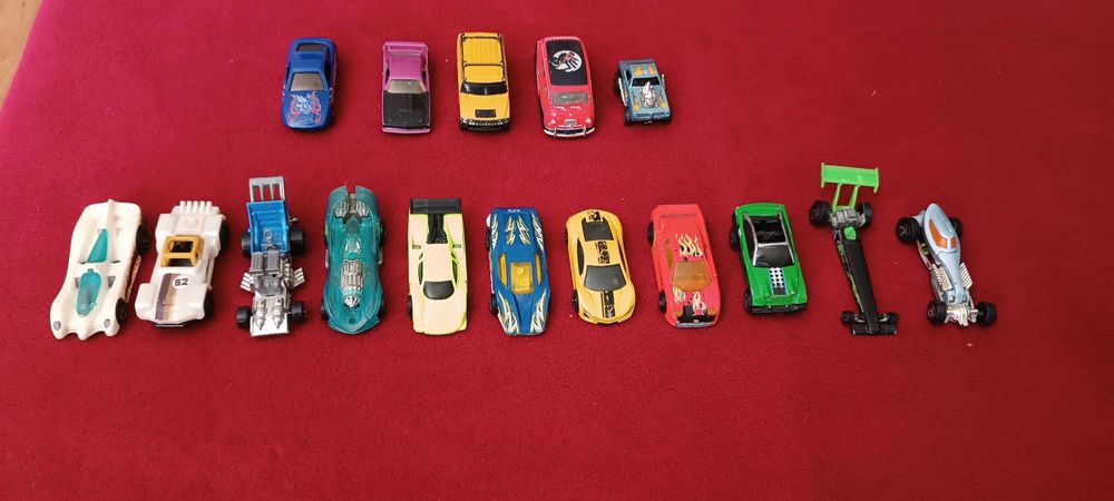 Модельки, машинки от hot wheels