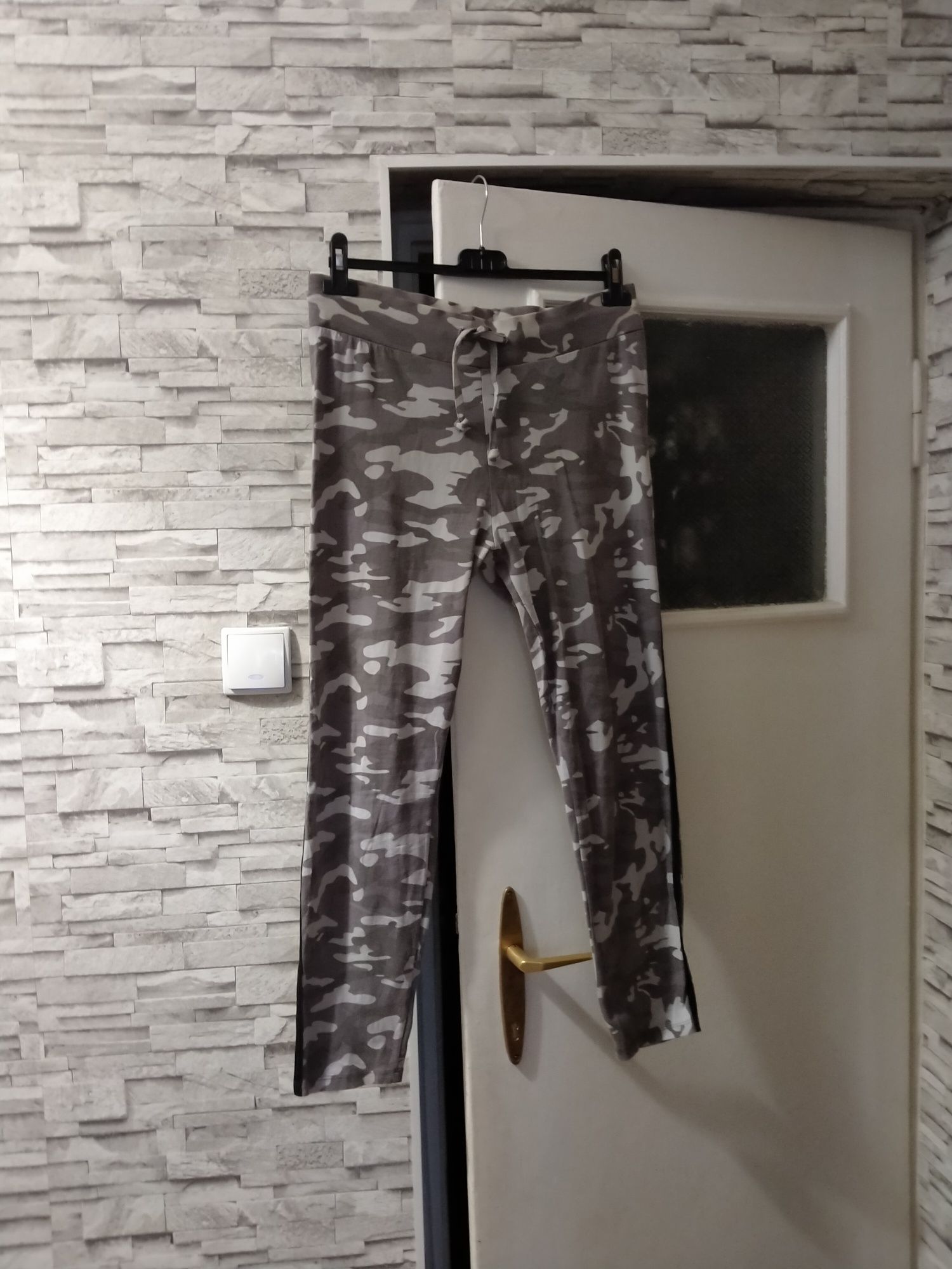 Spodnie sportowe  90% bawełny modne dresowe beżowe PRIMARK  r. L -XL