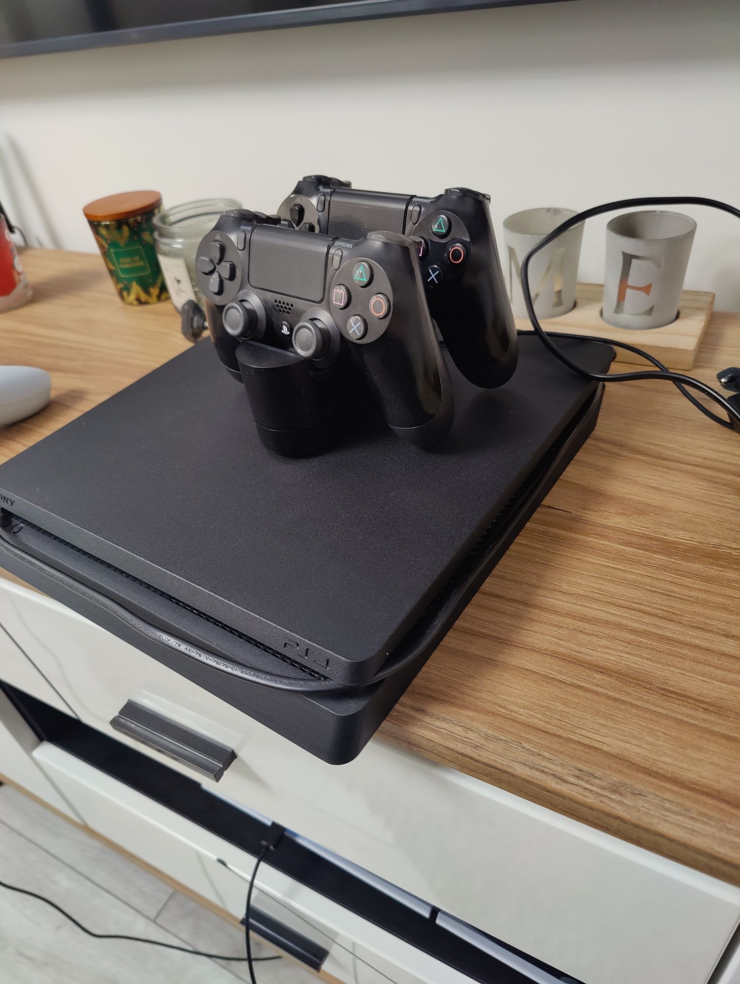 Sony PlayStation 4 slim 500gb + додатковий геймпад і зарядна станція