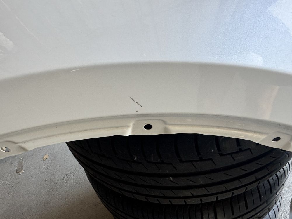 Крило ліве Tesla model Y