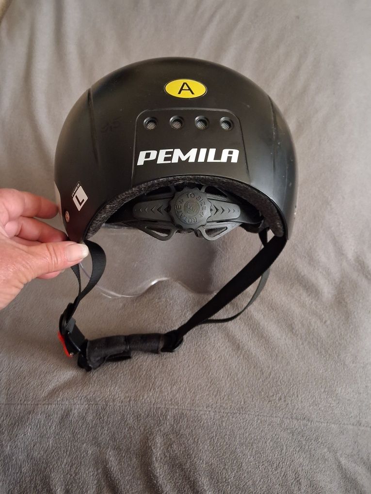 Kask Pemila  z szybką na hulajnoge elektryczna