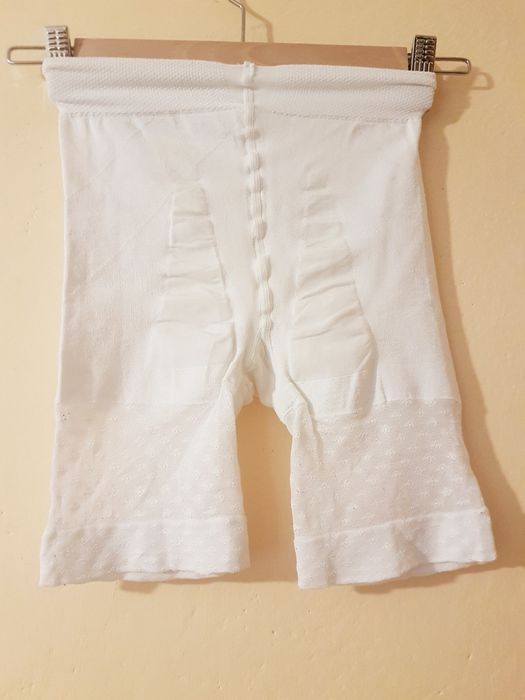 Majtki / szorty modelujące, wyszczuplające brzuch i uda.