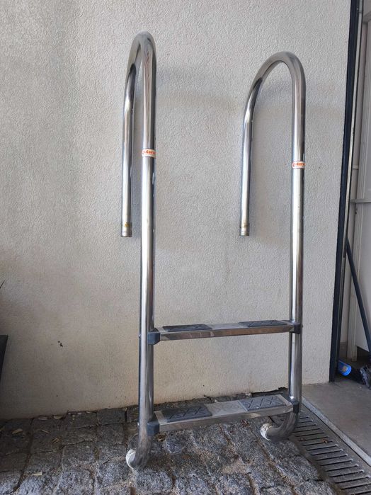 Escada inox piscina
