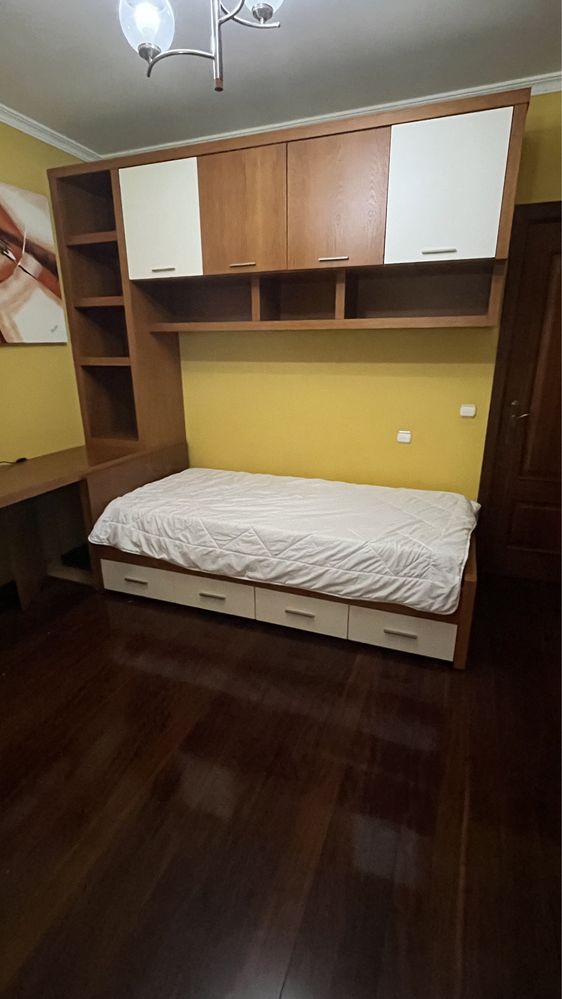 Quarto estudio com cama movel e secretaria