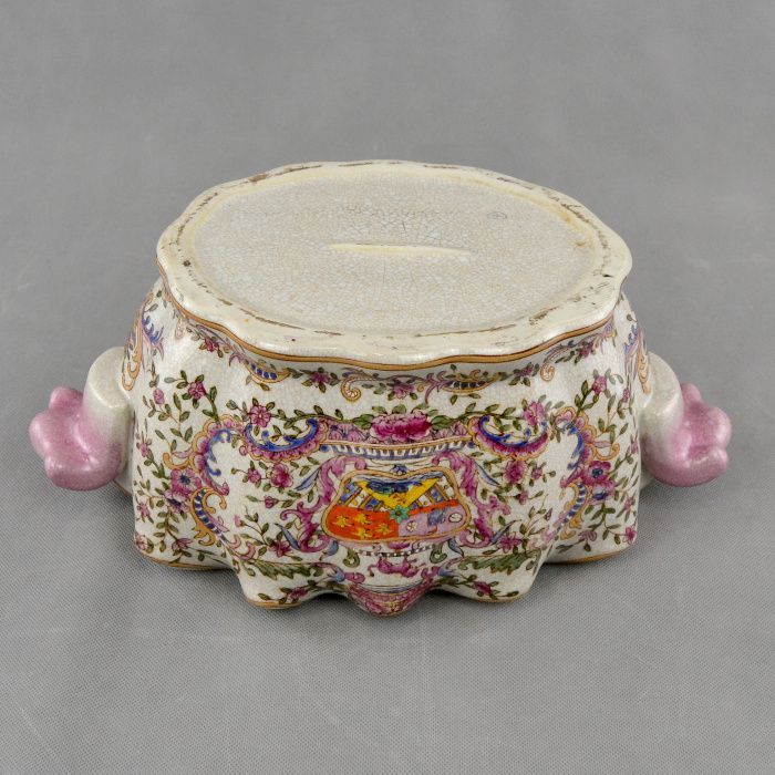 Floreira com brasão em Porcelana da China com Craquelê