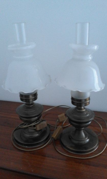 Par de Candeeiros de mesa de cabeceira anos 70 em vidro e metal