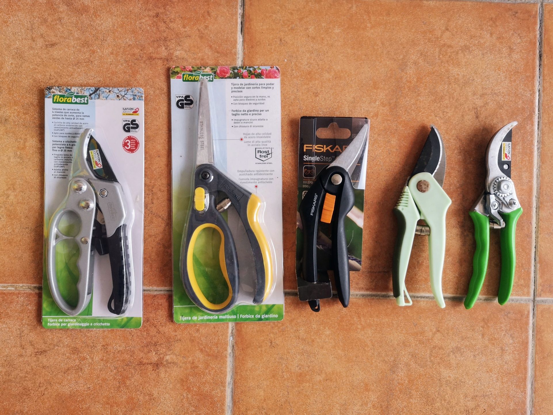 Vários ferramentas jardinagem