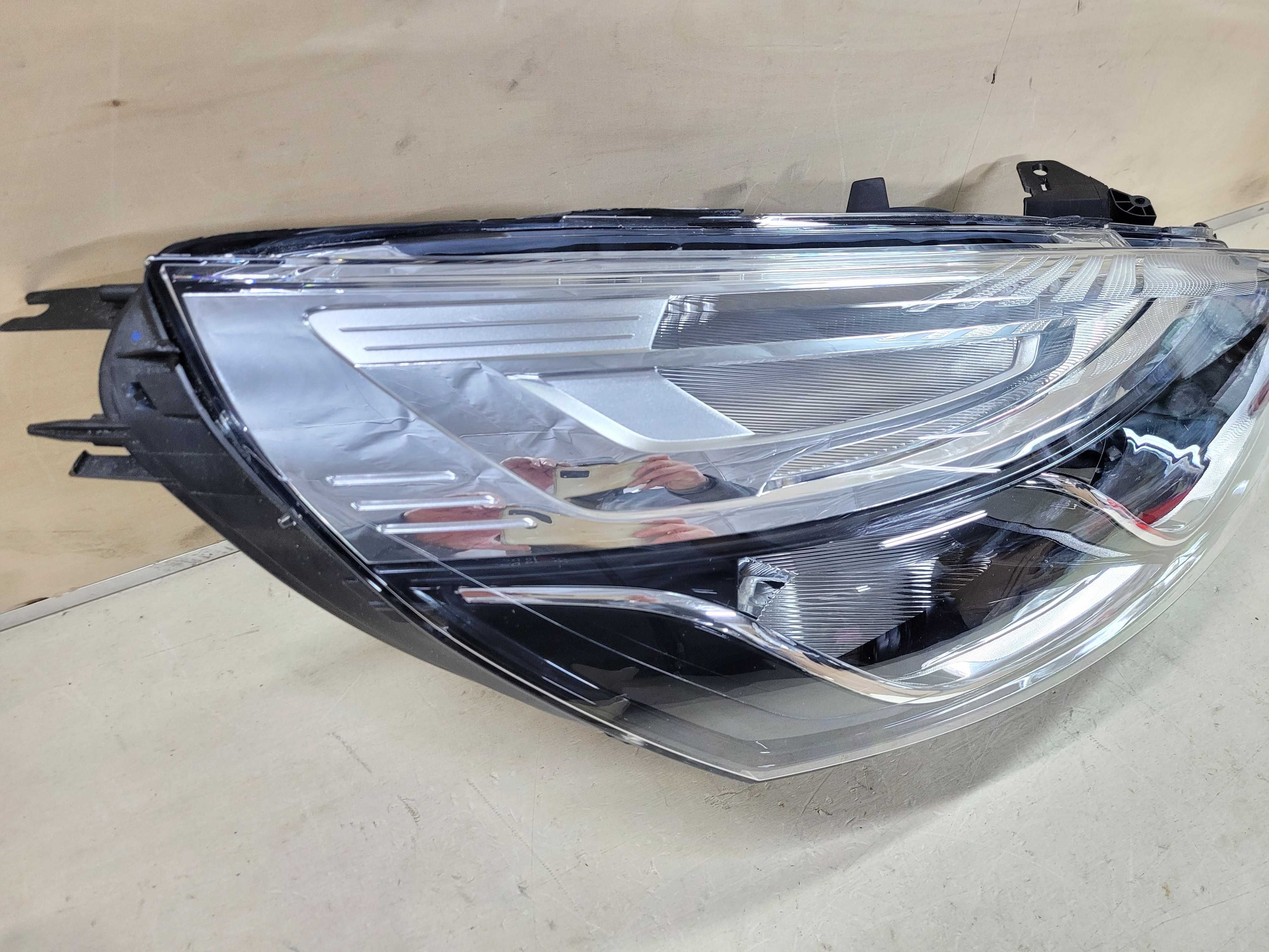 Renault Clio IV 4 lift lampa przednia prawa