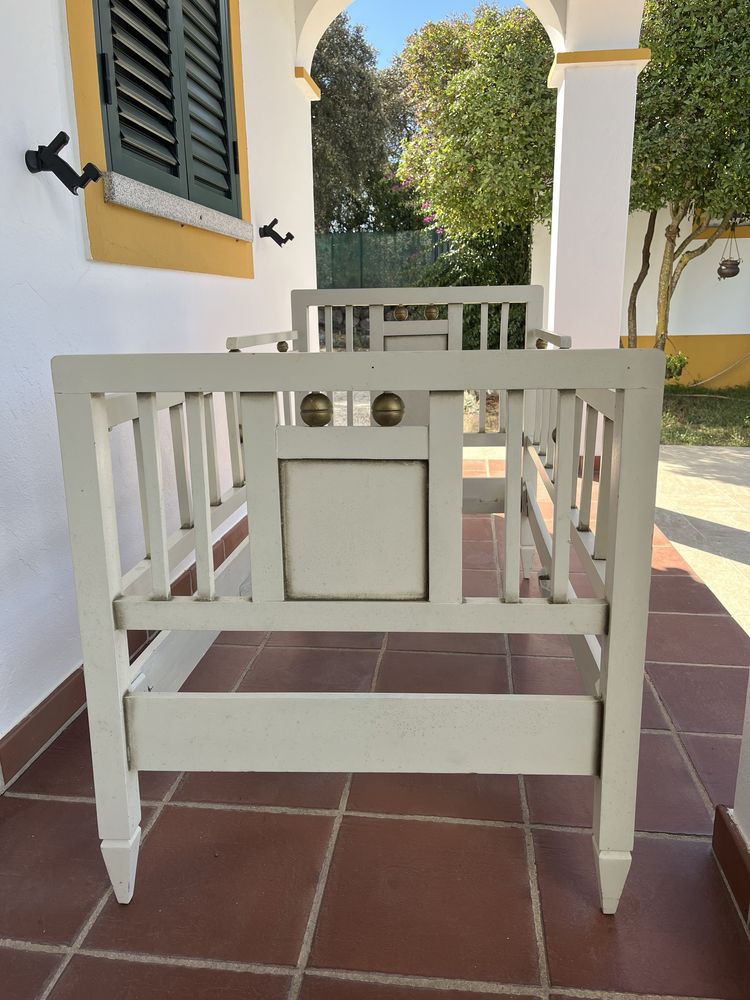 Cama de grades para crianca muito antiga