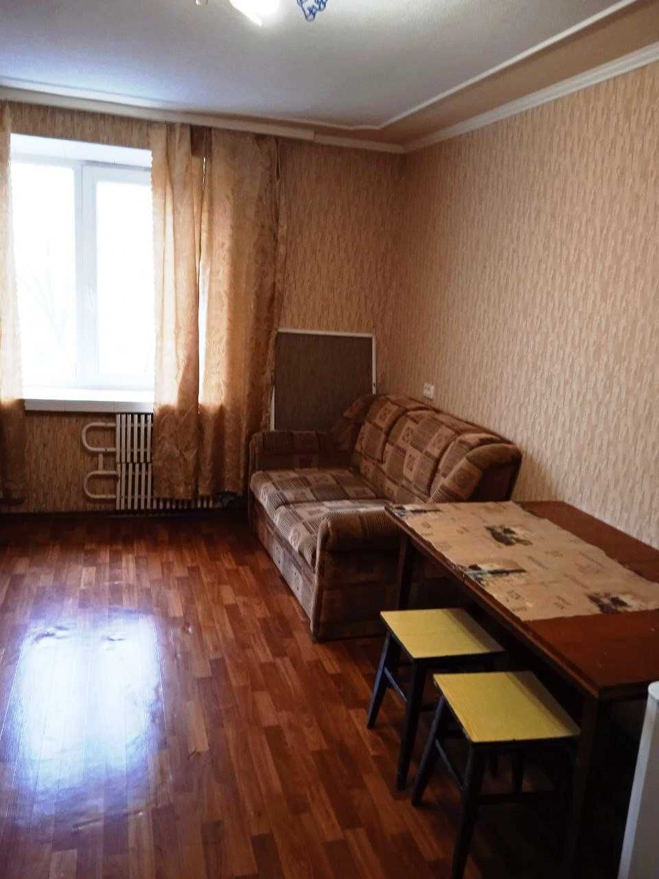 Продам 1 комнатную гостинку метро Малышева