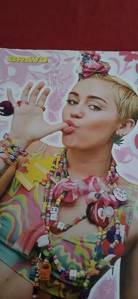 Poster Miley Cyrus/One Direction, novo