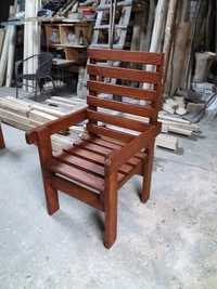 Fotel ogrodowy drewniany z wysokim oparciem