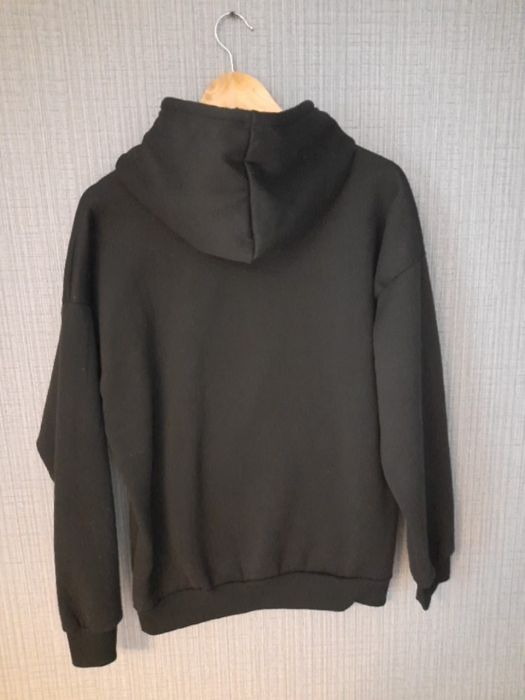 Худи с принтом на флисе.