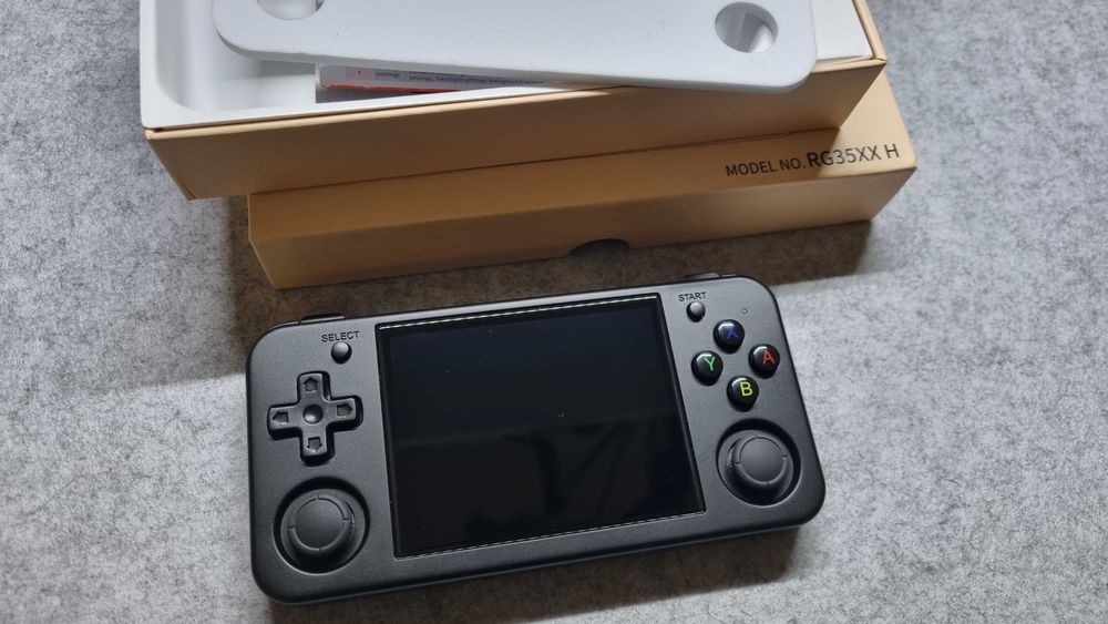 Konsola ANBERNIC RG35XX H + karta 64GB - używana ok 8h - jak nowa