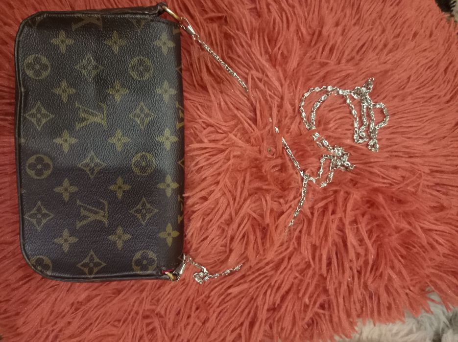 Клатч Louis Vuitton