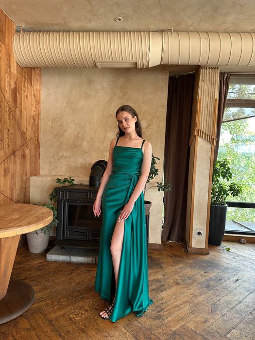 Продаю випускну сукню,