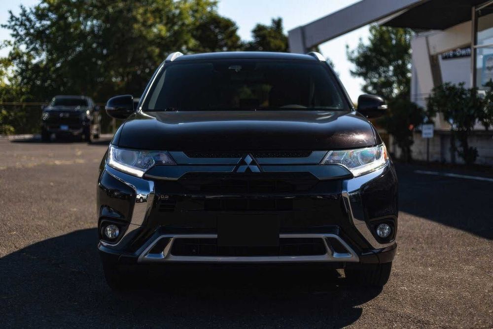 Mitsubishi Outlander Hybrid Plug-in SEL S-AWC      2020