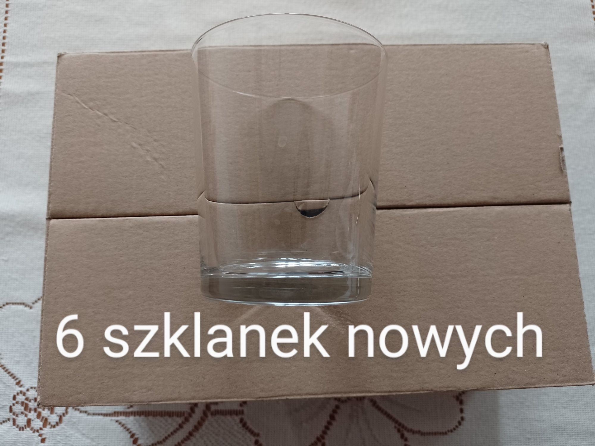 Szklanki kieliszki