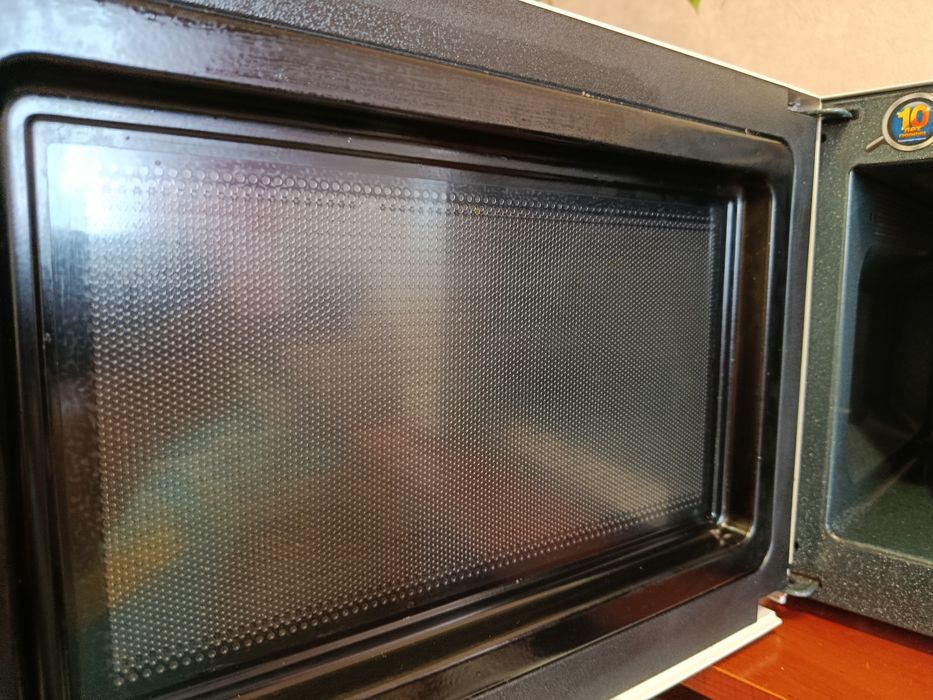 Мікрохвильова піч Samsung з грилем на біокераміці + подарунок фонарик