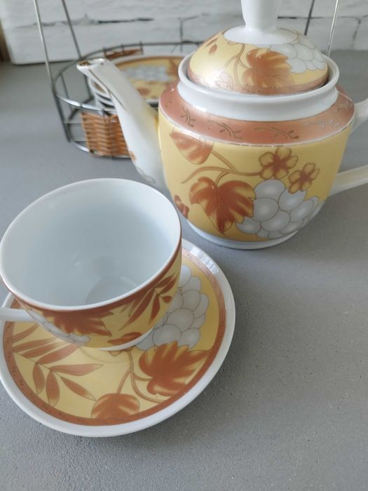 Чайный сервиз на металлической подставке на 5 персон