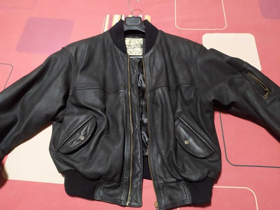 Blusão da marca Taurus em pele