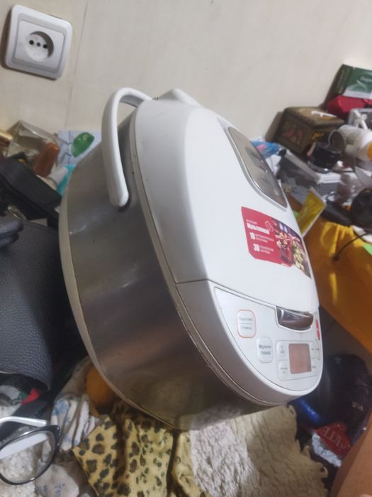 Мультиварка в отличном рабочем состоянии без кастрюли