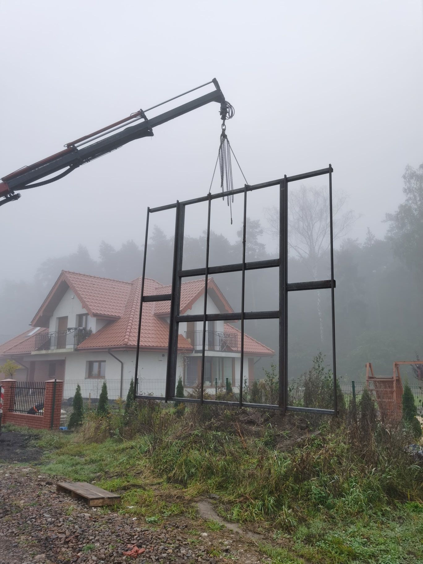 Tracker, pylon reklamowy, konstrukcja pod panele fotowoltaiczne