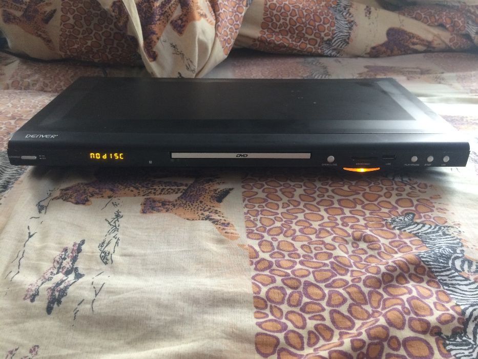 Якісний ДВД плеєр з ЮСБ портом DVD Player DENVER в робочому стані.