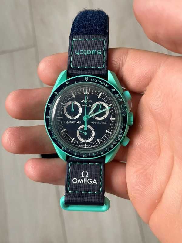 Omega x Swatch Earth SO33L103 Idealny dla miłośników szaro niebieskich