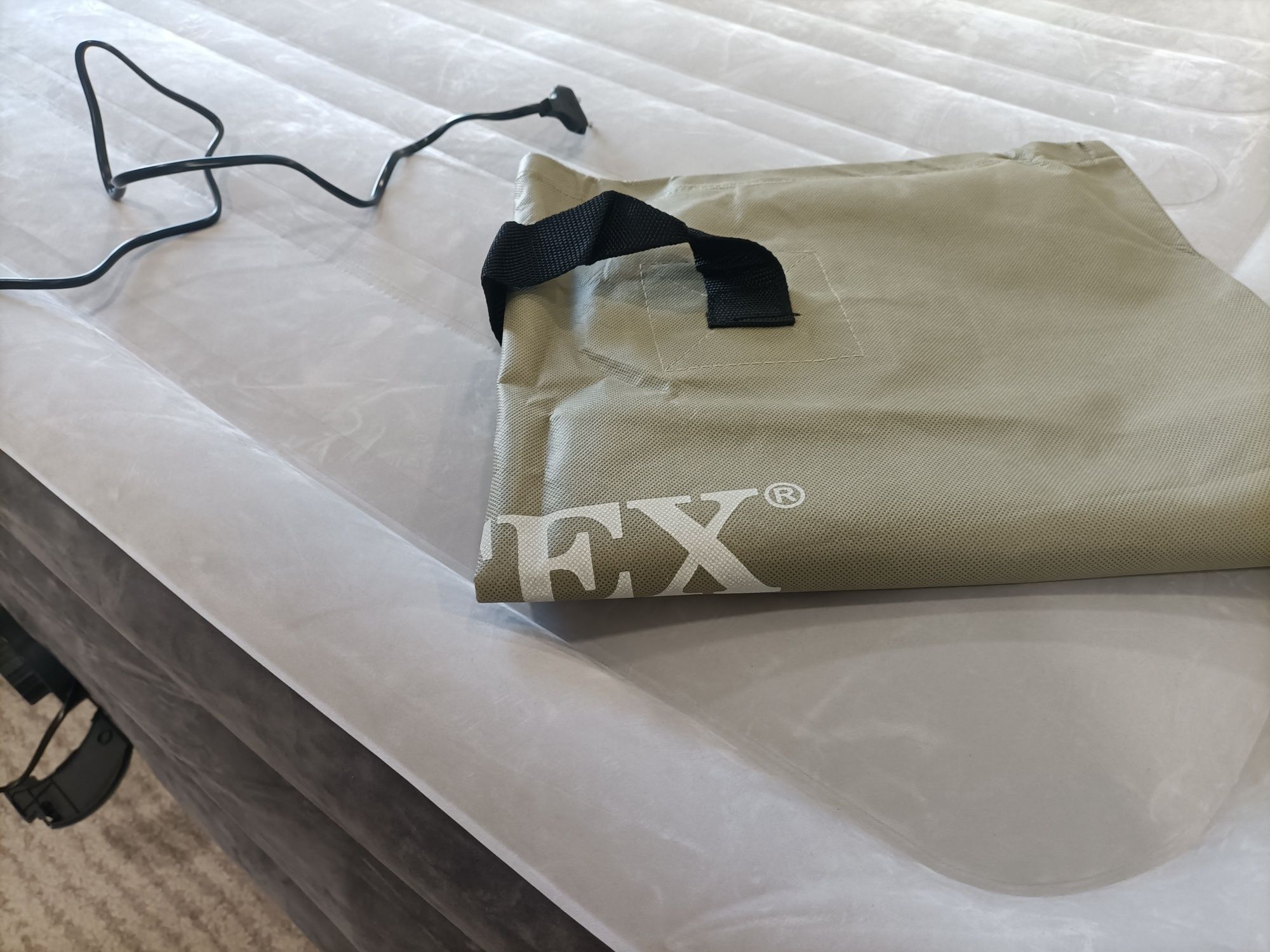Colchão Insuflável Intex Dura-Beam Delux