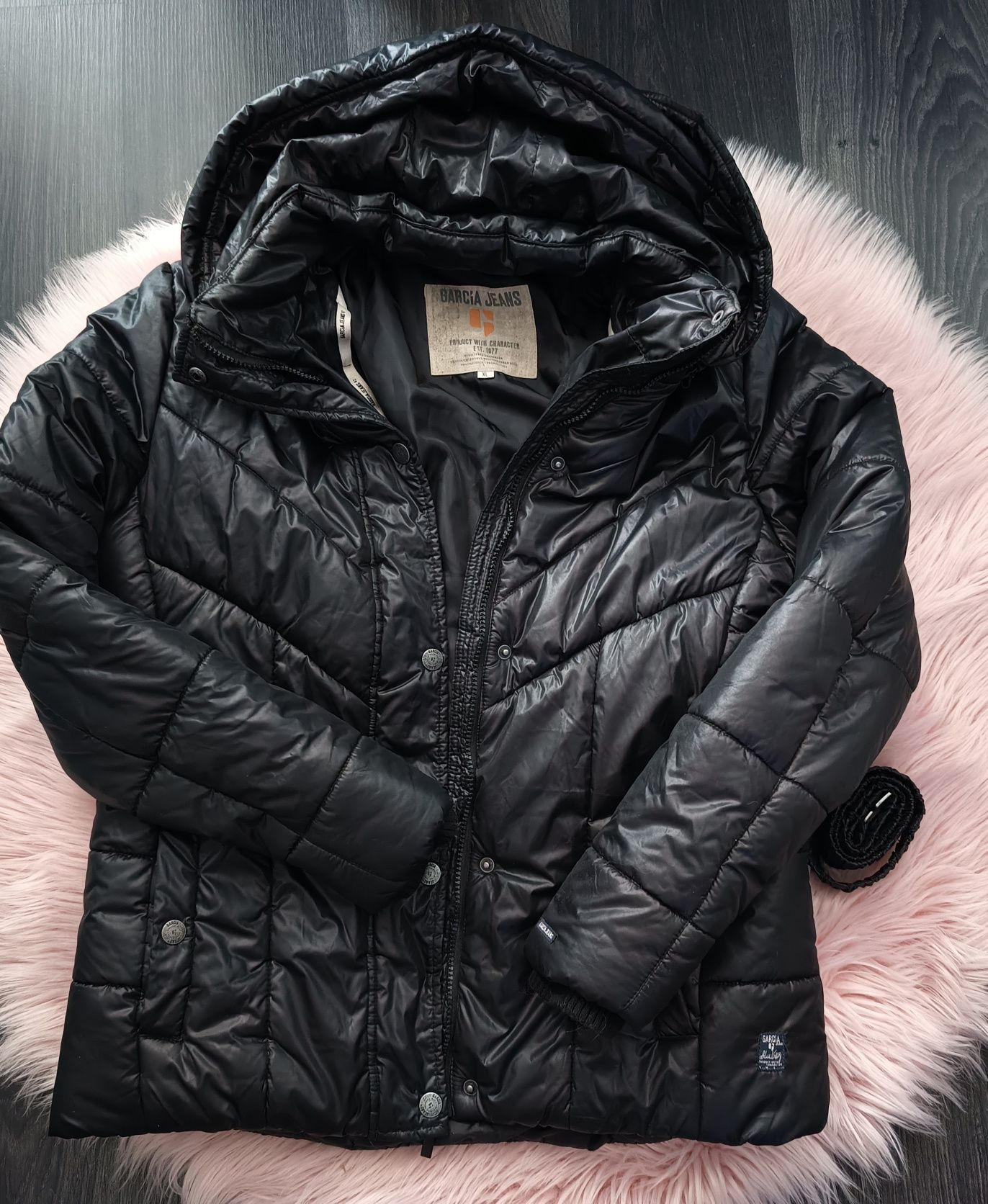 Ciepła czarna kurtka zimowa Garcia r. XL