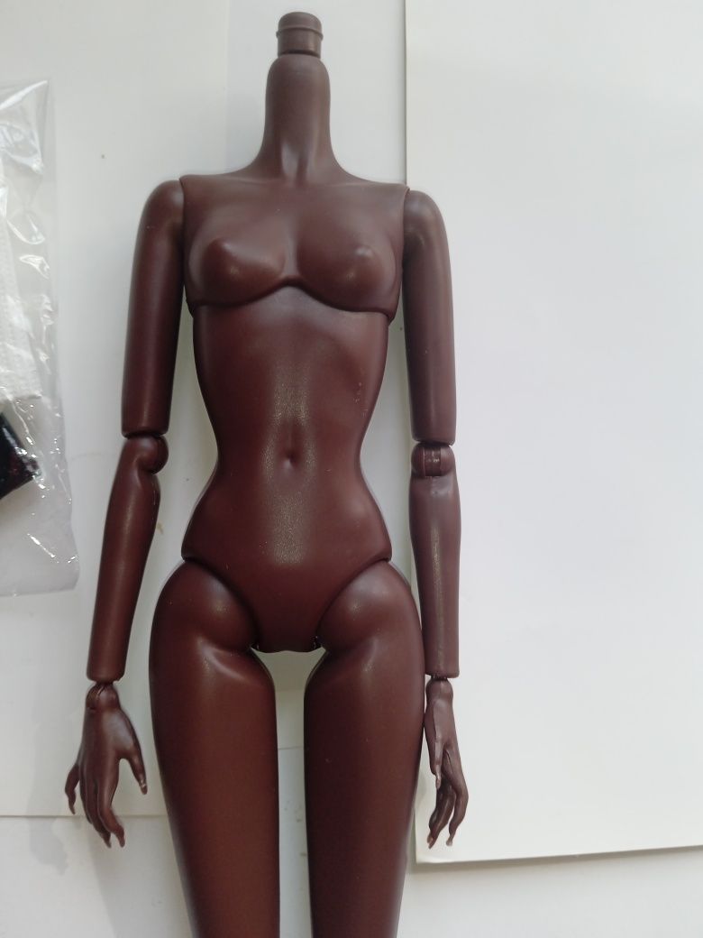 Шарнірне тіло + подарунок для барбі Barbie Mattel Mizi Integrity Toys