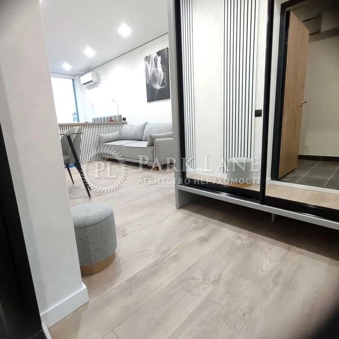 Продаж 1к квартири з ремонтом ЖК Варшавський 3