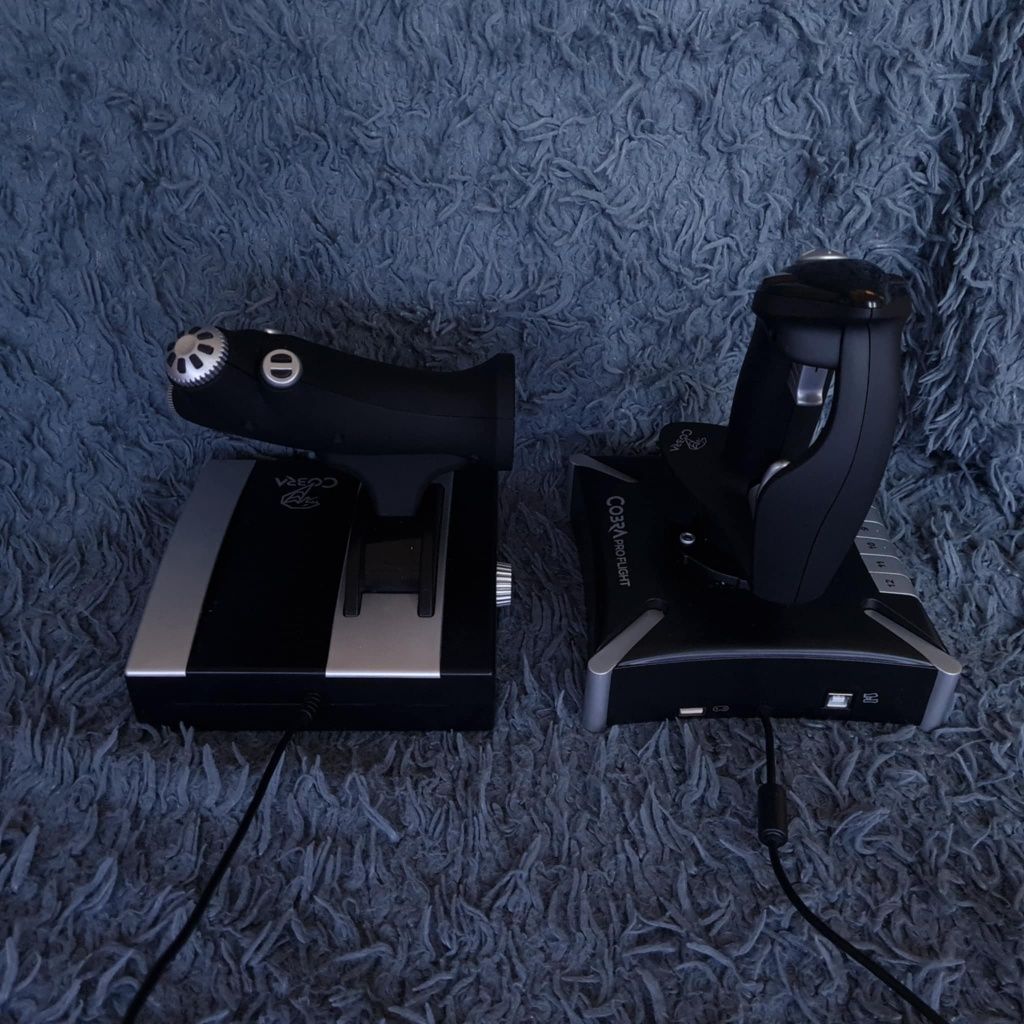 Joystick z przepustnicą cobra pro flight CF2290
Joystick nie używany W