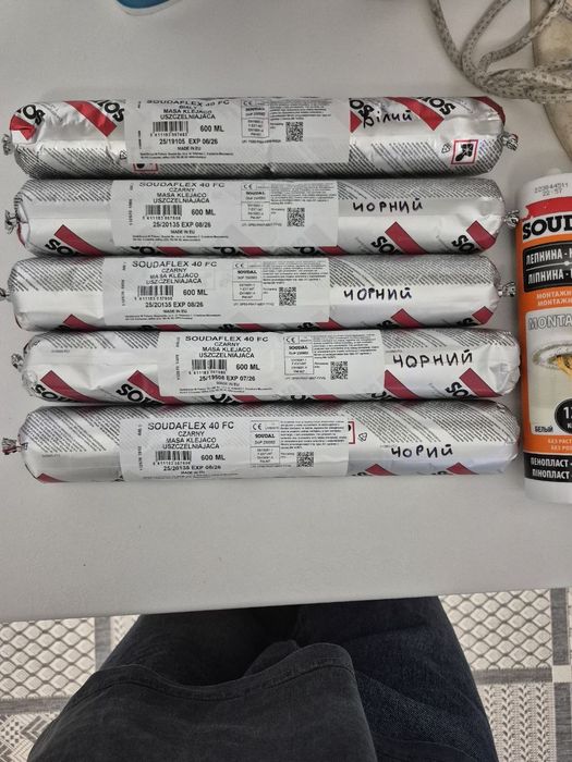 Продам герметик сойдал білий і чорний