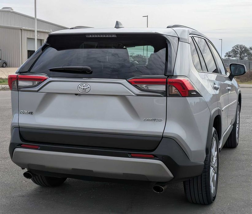 Toyota RAV4      2022