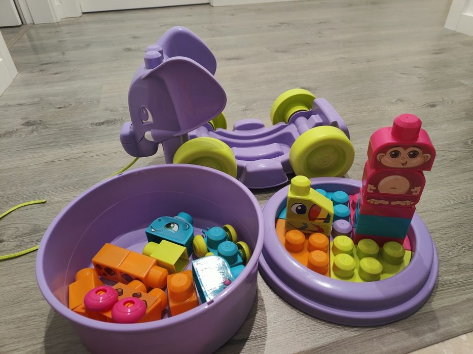 "Lego" elefante com rodas para transportar