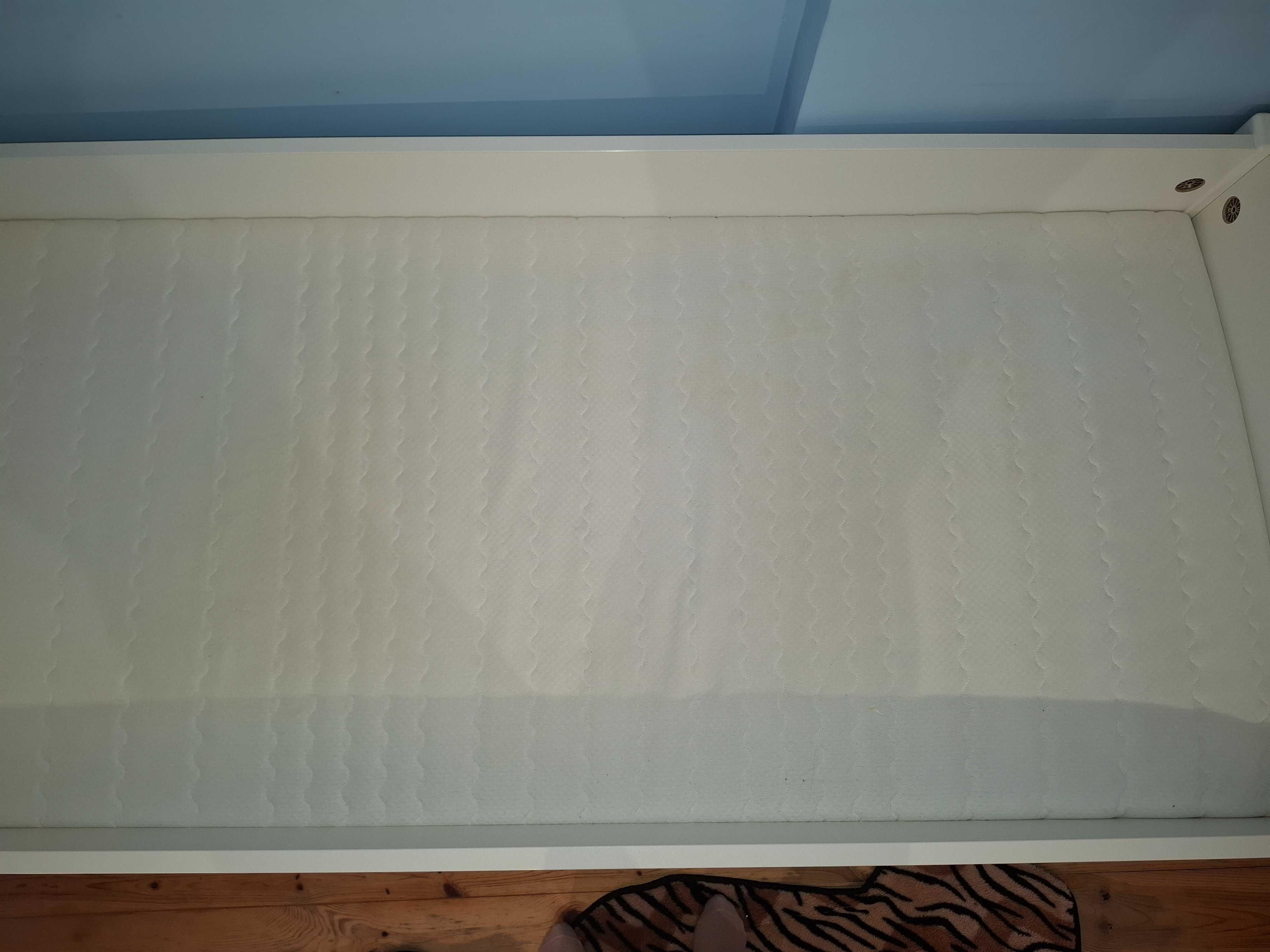 Sprzedam łozko młodzieżowe z materacem białe firmy Meblik 200/90 cm