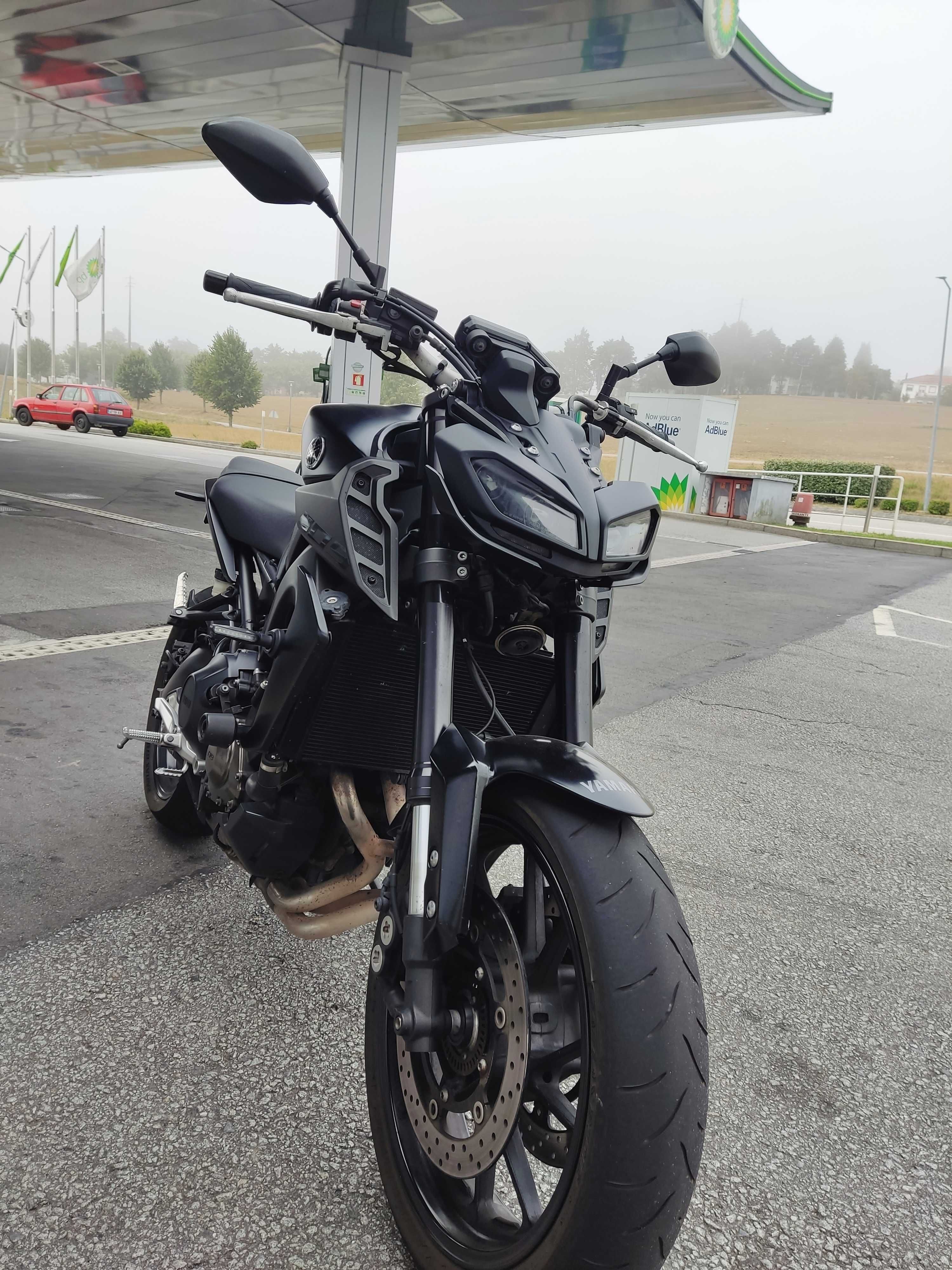 Mota Yamaha MT-09