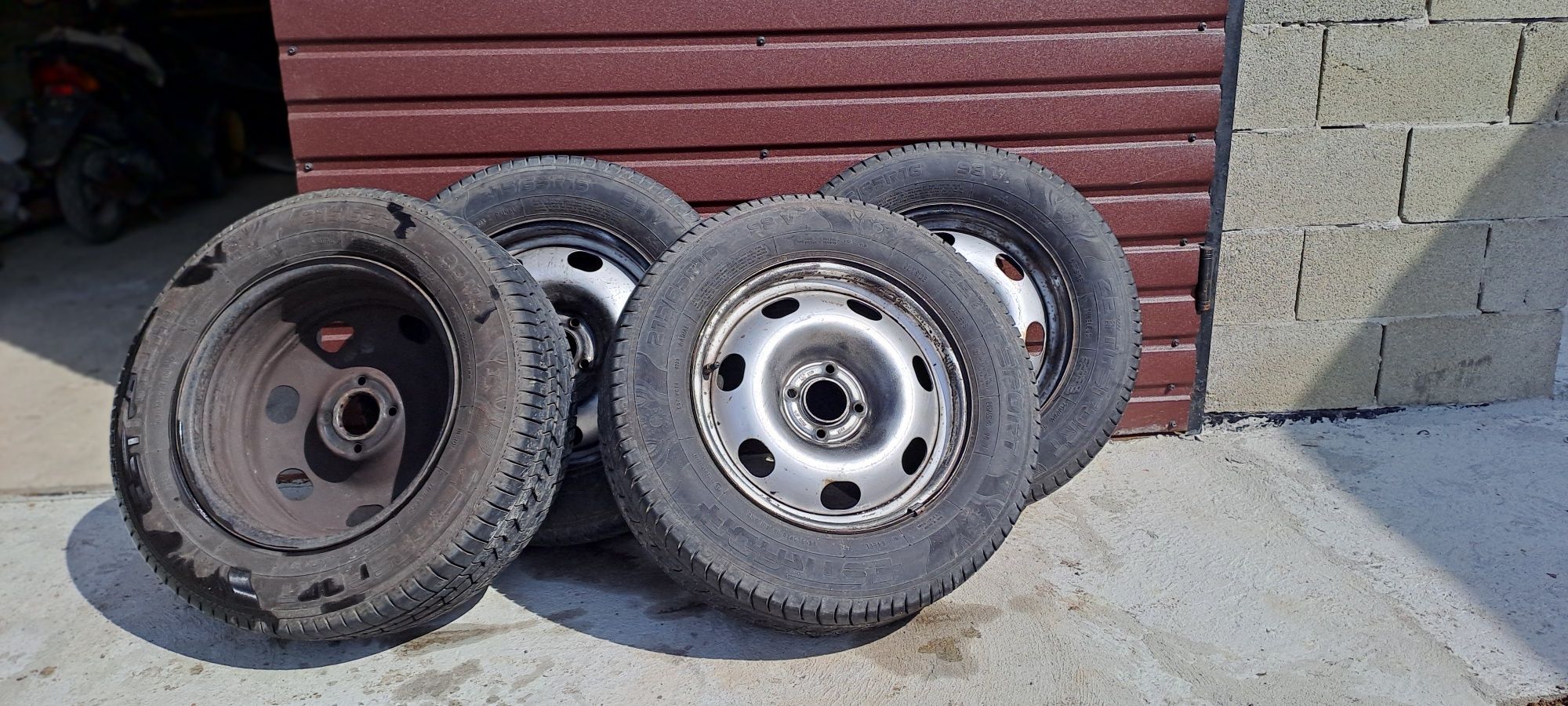 Літня резина з дисками   215/65 R16