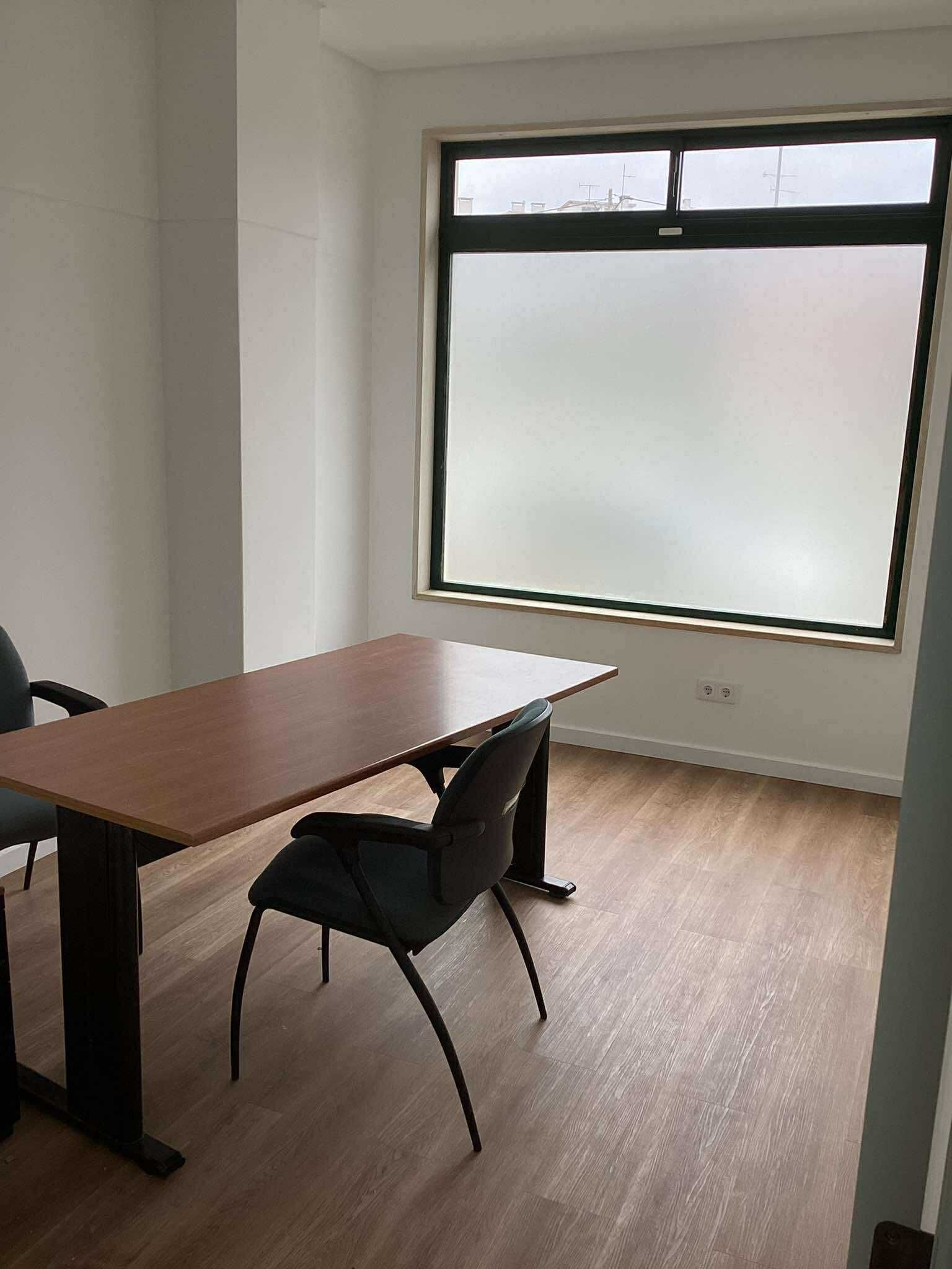 Escritório privado em área de 4 escritórios
