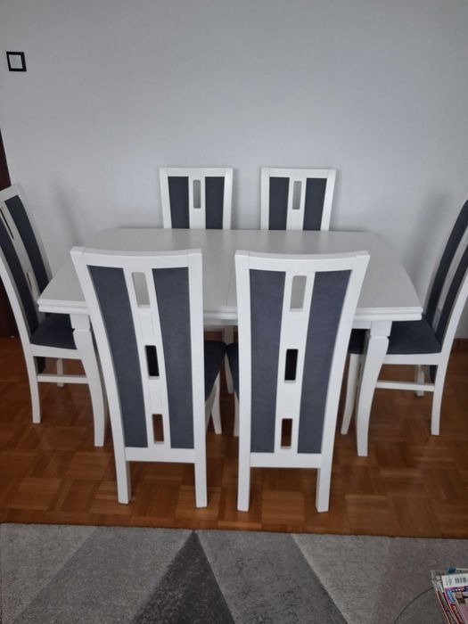 Sprzedaz mebli stol z krzeslami