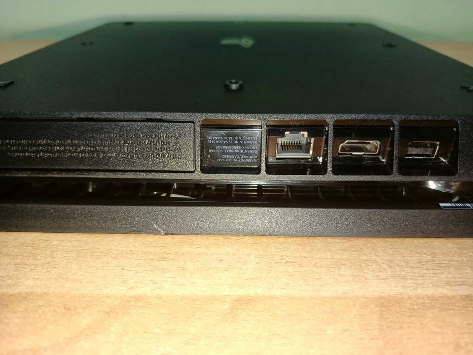 Консоль Sony PlayStation 4 Slim (PS4 Slim) CUH-2016A на 1TB под ремонт