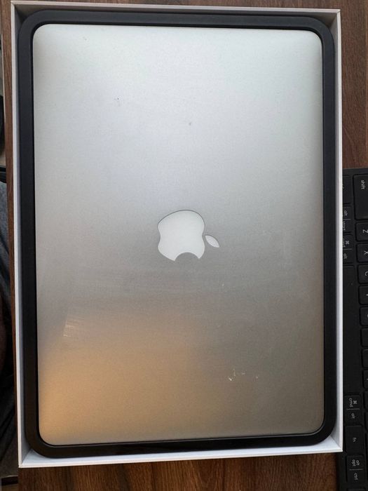 MacBook Pro 13” 2013 (2.8Ghz i7, 8gb ram, 256 ssd)