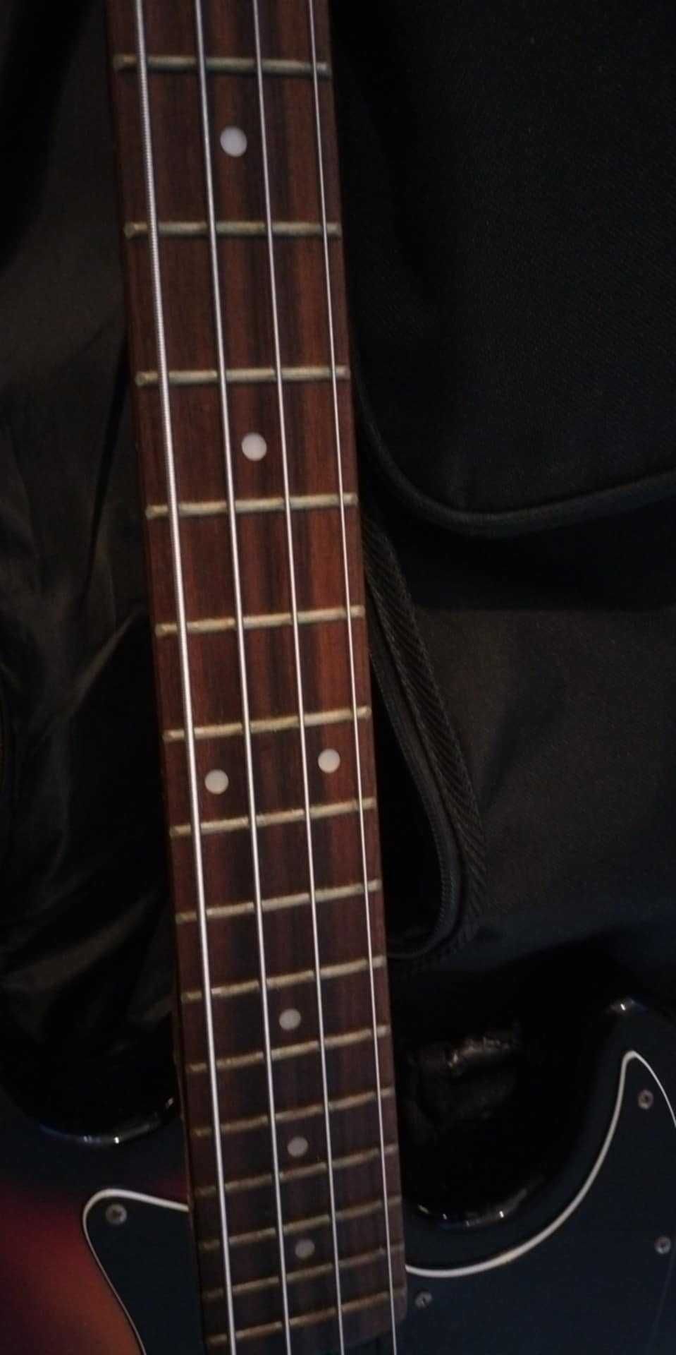 gitara basowa fender