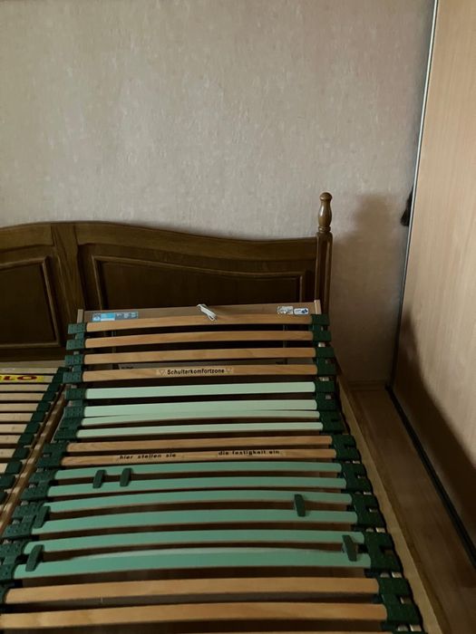 Łóżko dębowe 2 x 2 m, z lamelami z regulacją.