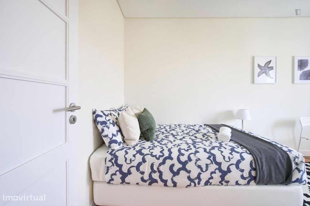 713293 - Quarto com cama de casal, com casa de...