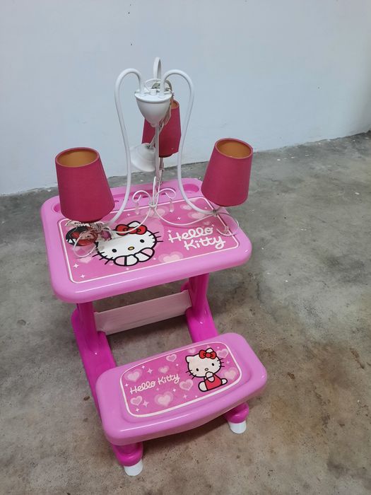 Secretária criança e candeeiro